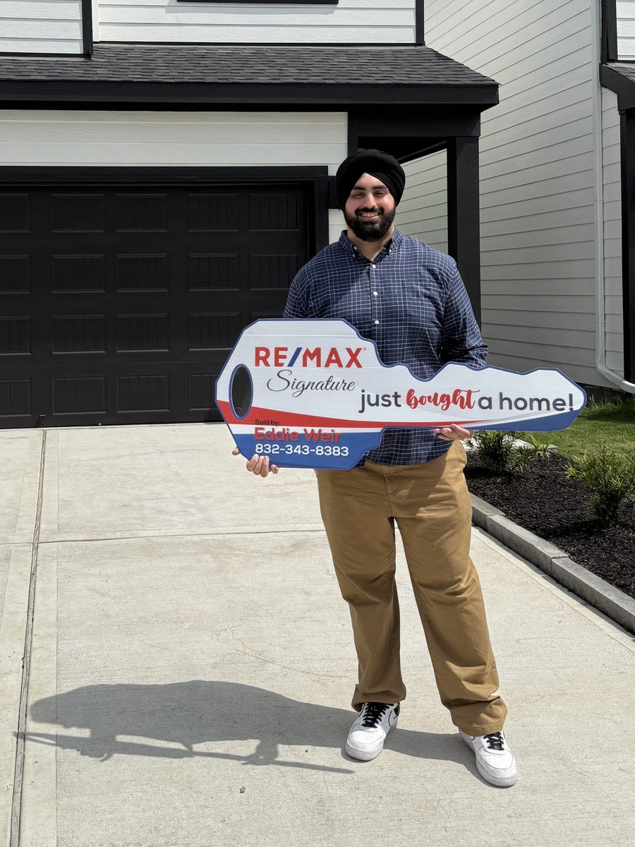 A happy Eddie Weir client at their Greater Houston home closing (photo 52 of 79)