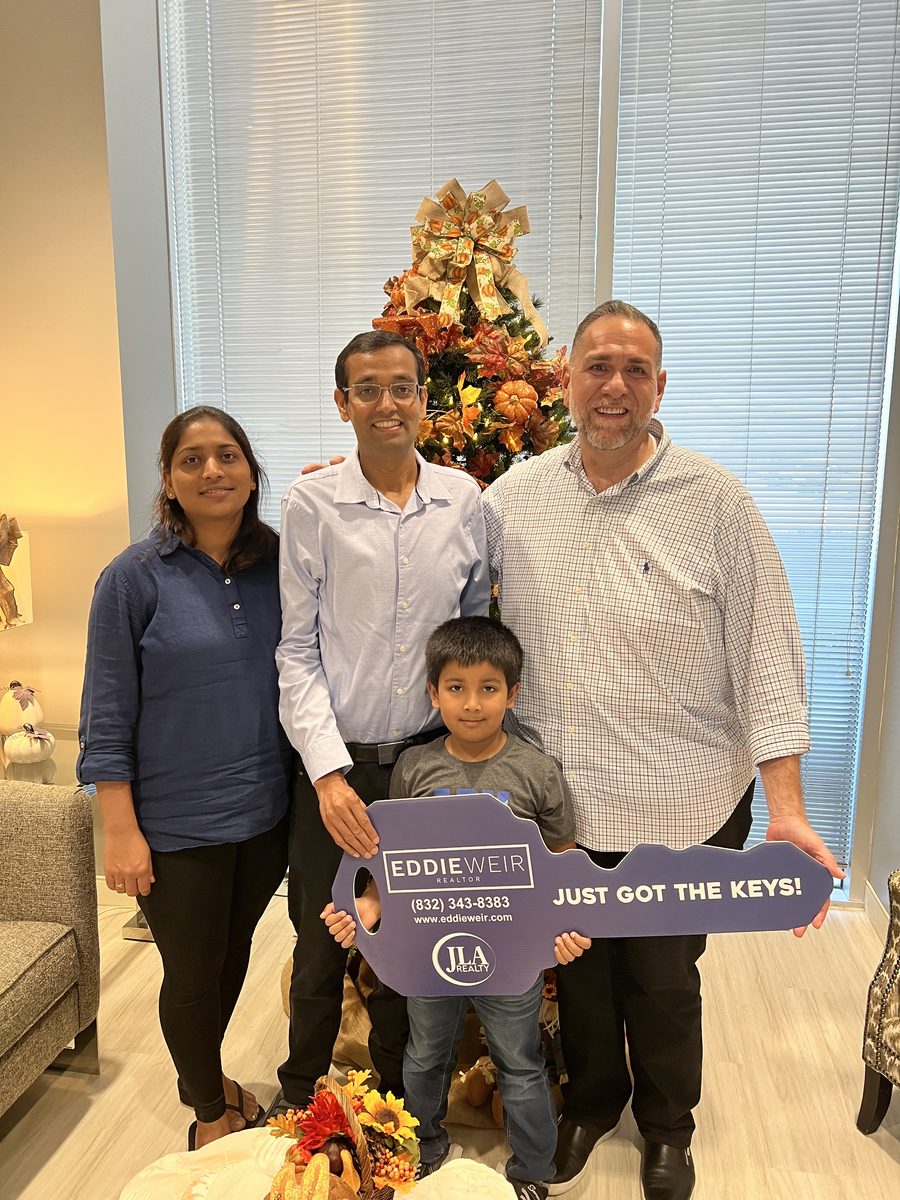A happy Eddie Weir client at their Greater Houston home closing (photo 54 of 79)