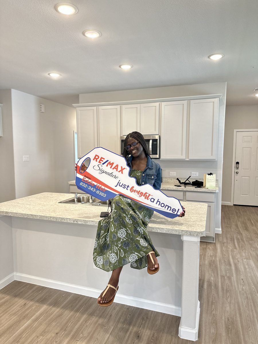 A happy Eddie Weir client at their Greater Houston home closing (photo 32 of 79)