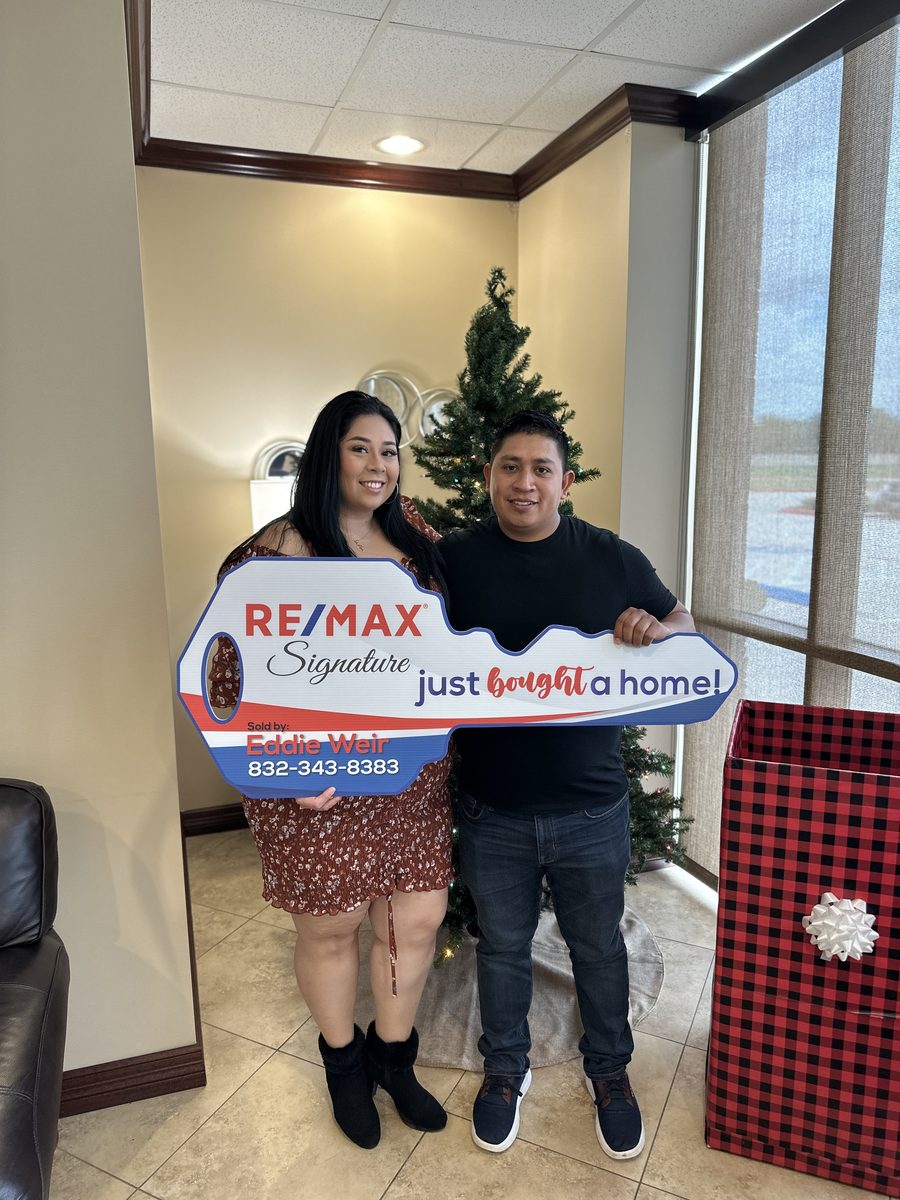 A happy Eddie Weir client at their Greater Houston home closing (photo 22 of 79)