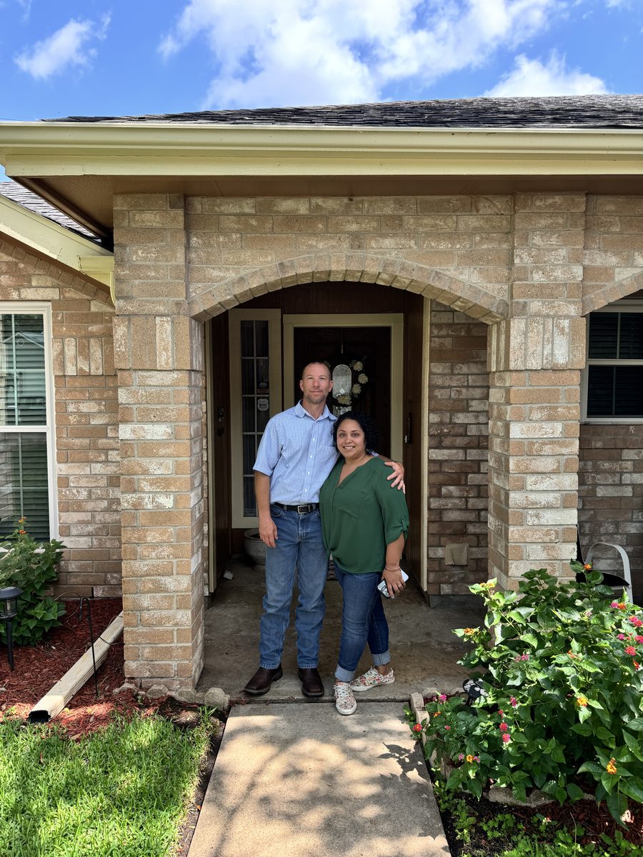 A happy Eddie Weir client at their Greater Houston home closing (photo 13 of 79)