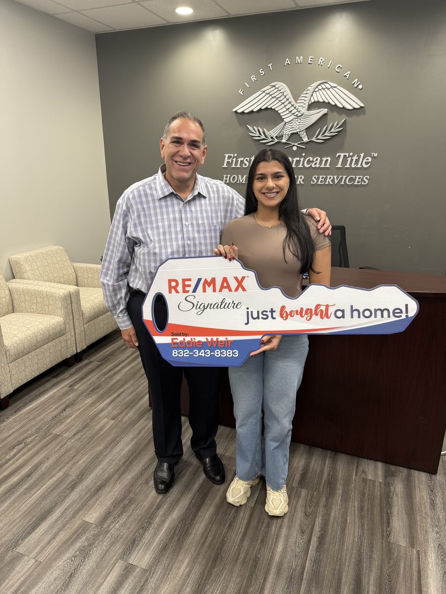 A happy Eddie Weir client at their Greater Houston home closing (photo 1 of 79)