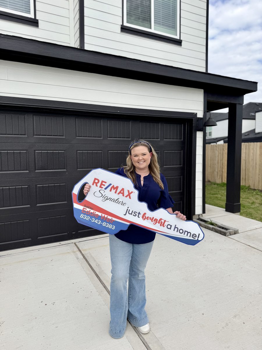 A happy Eddie Weir client at their Greater Houston home closing (photo 64 of 79)