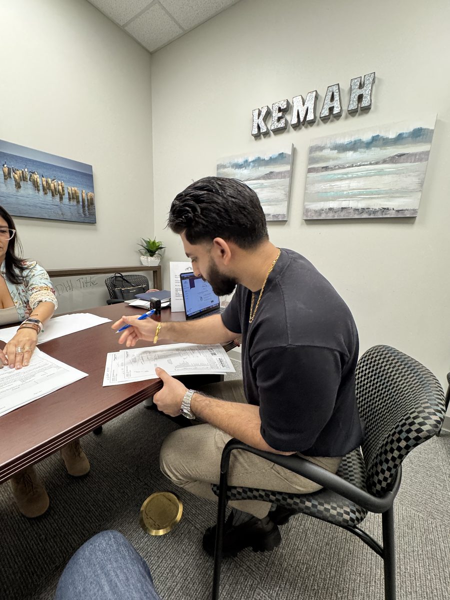 A happy Eddie Weir client at their Greater Houston home closing (photo 38 of 79)