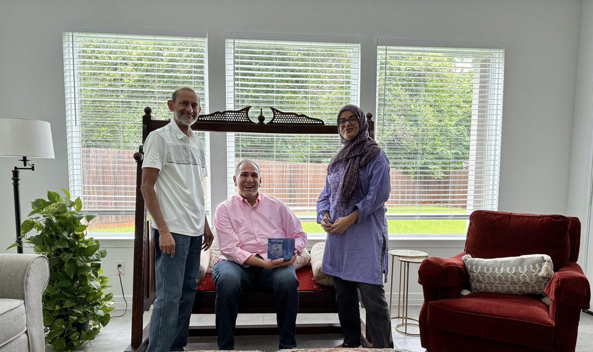 A happy Eddie Weir client at their Greater Houston home closing (photo 55 of 79)