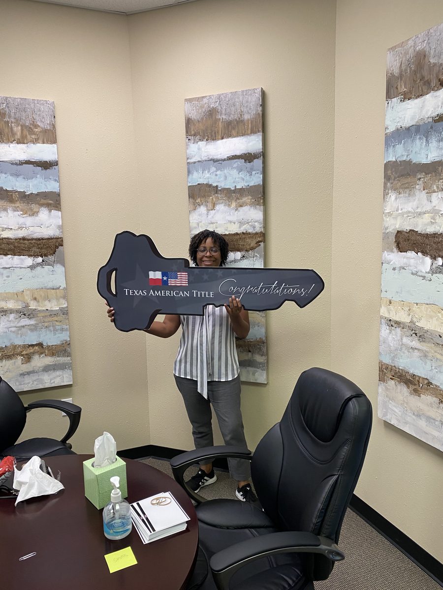 A happy Eddie Weir client at their Greater Houston home closing (photo 73 of 79)