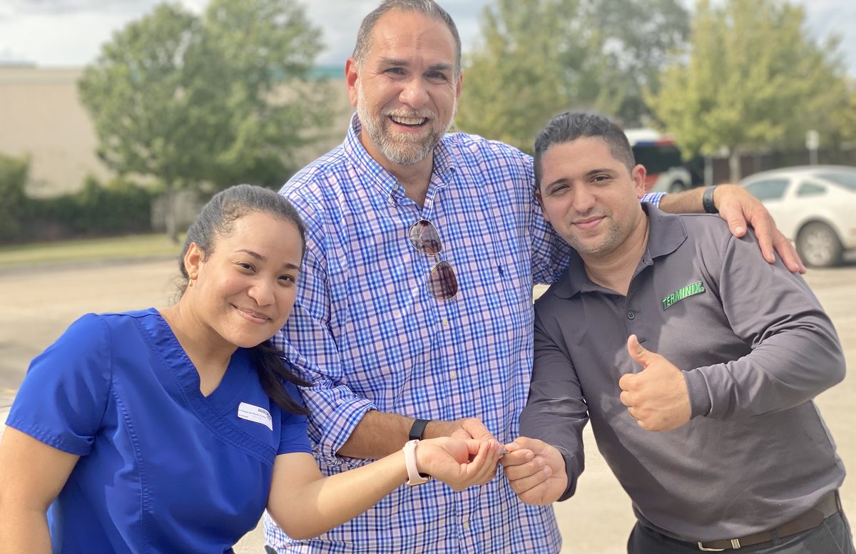 A happy Eddie Weir client at their Greater Houston home closing (photo 16 of 79)